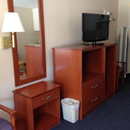Knights Inn Elizabethtown Room photo